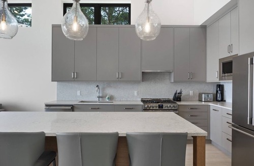 Black Creek House | Beachfront Luxury Suite #21 at THE BEACH HOUSE