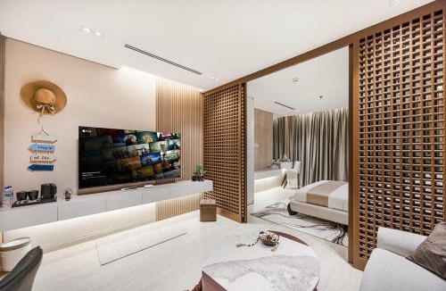 Beach & Coast Apartment | Beachfront Luxury Studio Direct Sea Access