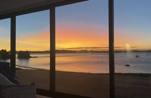 Russell Villa | Beachfront Luxury Villa - Infinity Sea Views, Spa Pool, Kayaks near Russell