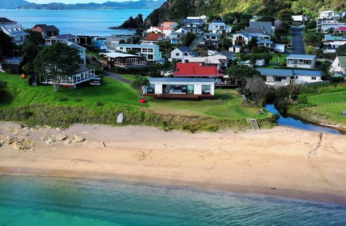 Russell Villa | Beachfront Luxury Villa - Infinity Sea Views, Spa Pool, Kayaks near Russell