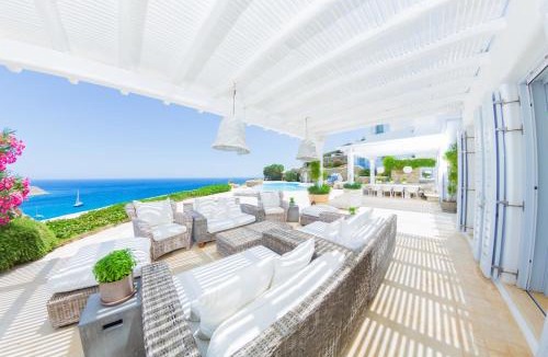 Xilokeratidi Villa | Beachfront Luxury Villa Santa Barbara