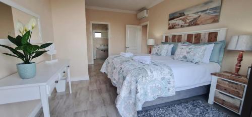 Pixley ka Seme Apartment | Beachfront Luxury