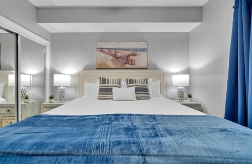 Long Beach Apartment | BeachFront-Majestic Beach Resort 1513
