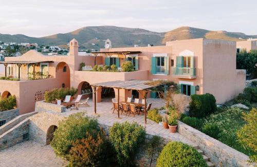 Megas Gialos Apartment | Beachfront Majestic Villa