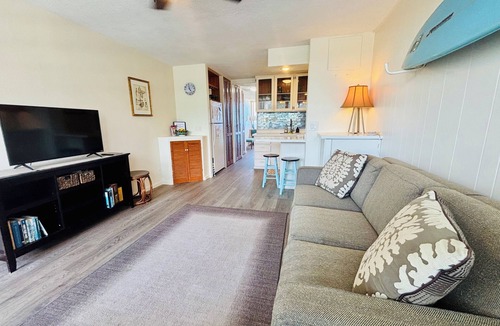 Makaha Condo | 🌊 Beachfront Makaha Condo, Breathtaking Ocean Views, SUMMER SPECIALS! ☀️