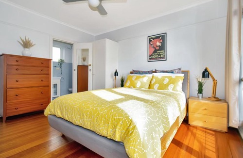 St Kilda Apartment | Beachfront Marine Parade - Rooftop BBQ - Luna Park