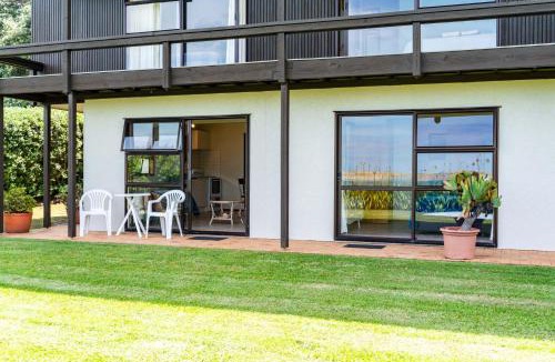 Mangawhai Heads House | Beachfront Marvel - Mangawhai Heads holiday unit