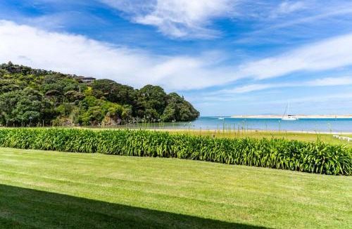 Mangawhai Heads House | Beachfront Marvel - Mangawhai Heads holiday unit