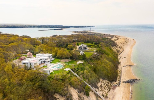 Port Jefferson Villa | Beachfront modern Mega Mansion