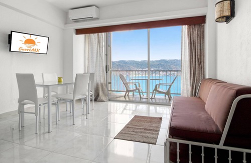 Club Deportivo Hotel | Beachfront Suite at Hotel Torres Gemelas