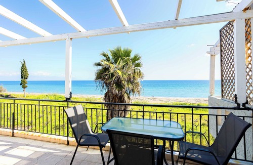 Pylos-Nestoras Apartment | Beachfront Nest Memi, Koroni-Seaheaven House B2