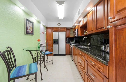 Hollywood South Central Beach Condo | Beachfront Oasis: Ocean Views & Luxe Amenities