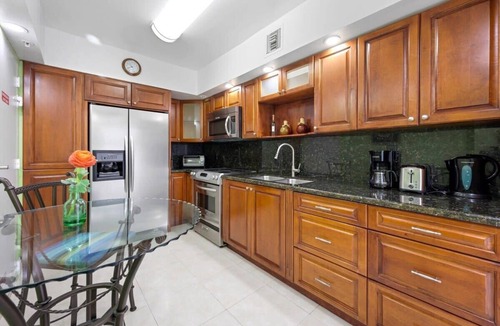Hollywood South Central Beach Condo | Beachfront Oasis: Ocean Views & Luxe Amenities