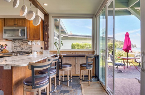 Lummi Island House | Beachfront Oasis! Luxe Lummi Island Retreat