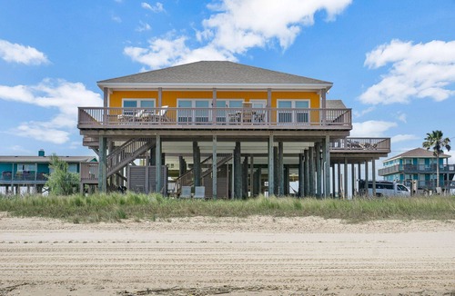 Port Bolivar House | Beachfront | Ocean Views, Deck & Gaming Console