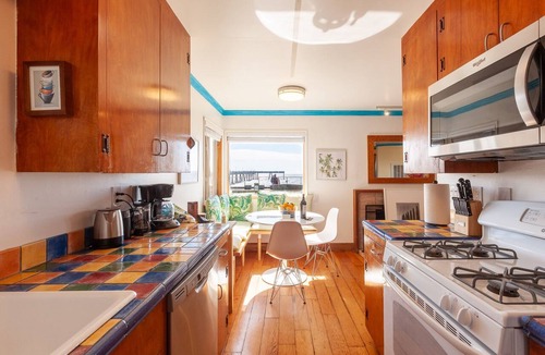Sharp Park Apartment | Beachfront Ocean Views 20 mins to SF! (Neptune 1)
