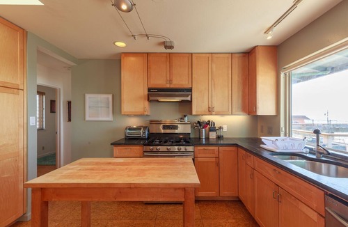 Sharp Park Apartment | Beachfront Ocean Views 20 mins to San Francisco! (Neptune 3)
