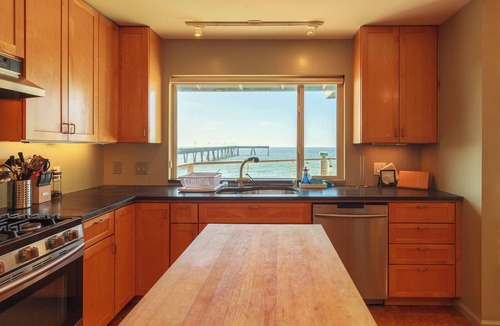Sharp Park Apartment | Beachfront Ocean Views 20 mins to San Francisco! (Neptune 3)