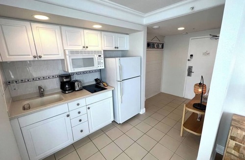 Ortona Park Apartment | Beachfront & Oceanfront Views – Private Balcony
