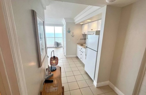 Ortona Park Apartment | Beachfront & Oceanfront Views – Private Balcony