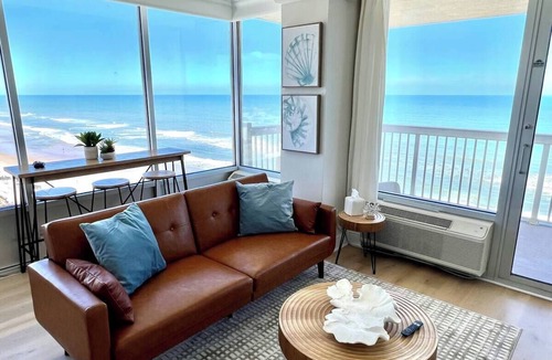 Ortona Park Apartment | Beachfront & Oceanfront Views – Private Balcony