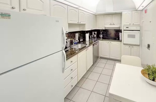Hollywood South Central Beach Condo | Beachfront-OceanView/PoolView, 1 bedroom(2 queen beds), Full Kitchen, 1 Bathroom