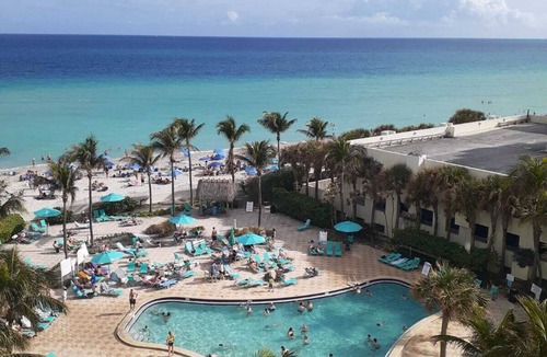 Hollywood South Central Beach Condo | Beachfront-OceanView/PoolView, 1 bedroom(2 queen beds), Full Kitchen, 1 Bathroom