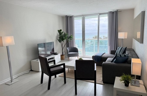 Hollywood South Central Beach Condo | Beachfront-OceanView/PoolView, 1 bedroom(2 queen beds), Full Kitchen, 1 Bathroom