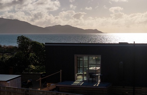 Waikanae House | Beachfront, Old Beach Pods - Te Moana