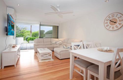Hawks Nest Apartment | Beachfront on Bennetts Beaches Apartment 4