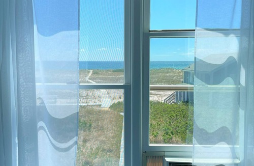 North Truro Cottage | Beachfront on our private beach! Driftwood Cottage - Pipers' Shore