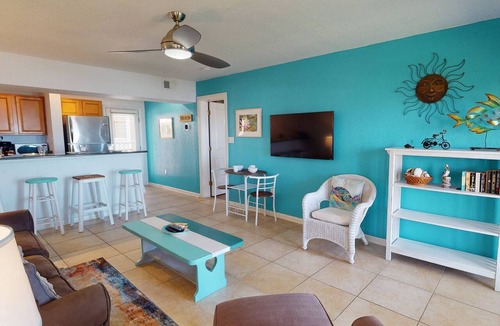 Pass-a-Grille Historic District Condo | Beachfront on Pass-A-Grille Beach with Pool! Walking Distance to Great Restaurants and Shops.