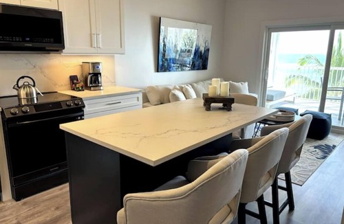 Savannah House | Beachfront on Spotts Beach!nn
