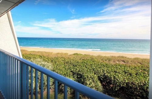 Hutchinson Island South Villa | Beachfront on the ocean, gated beach entry, walk to restaurants, boutique decor