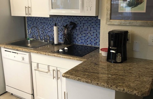 Belle Vista Condo | Beachfront One Bedroom Unit Weekly (November only)