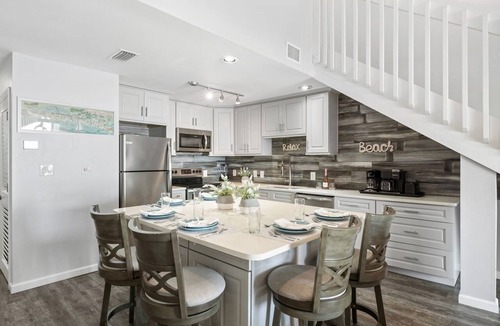 Laguna Beach Condo | Beachfront Panama City Beach Condo, Sleeps 6