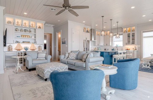Spanish Grant House | Beachfront Panoramic Ocean Views 2 King Beds Direct Beach Access
