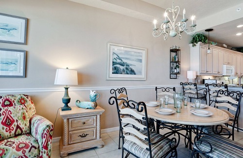 Bradenton Beach Condo | BEACHFRONT PARADISE! Reserve your beachside vacation, CALL TODAY to book your Fall vacation!