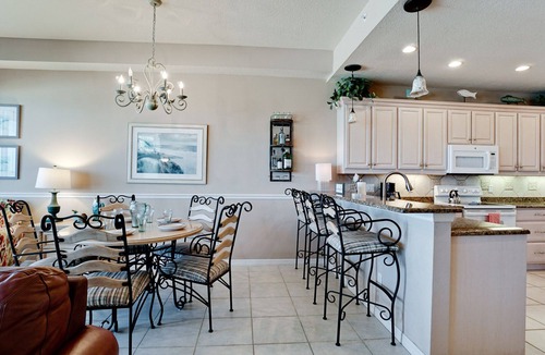 Bradenton Beach Condo | BEACHFRONT PARADISE! Reserve your beachside vacation, CALL TODAY to book your Fall vacation!