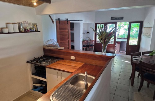 Mele House | Beachfront paradise,super fast internet,queen beds, private