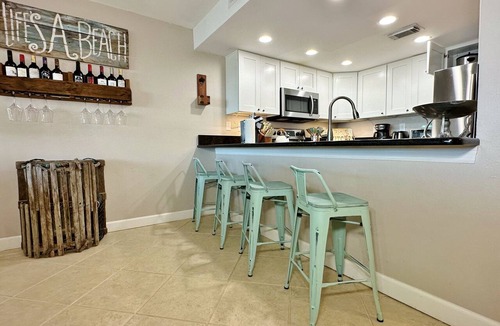 Indian Shores Condo | Beachfront Paradise, Retro Twist, Exquisite Views, Private Entrance, EV Car Charger!
