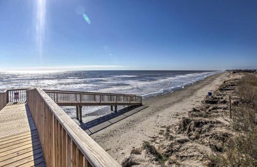 Galveston House | Beachfront Paradise! Condo w/Pool in Galveston