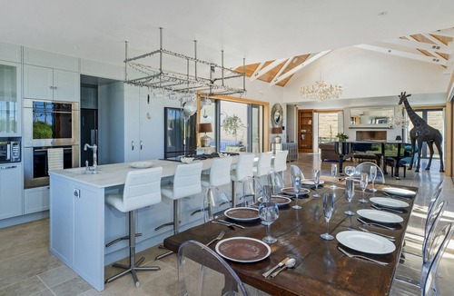 Opito Bay House | Beachfront Paradise - Opito Bay Holiday Home