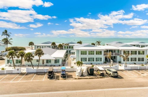 Golden Beach Condo | Beachfront Paradise- 2BR/2BA condo with pool, beach access, and full kitchen.