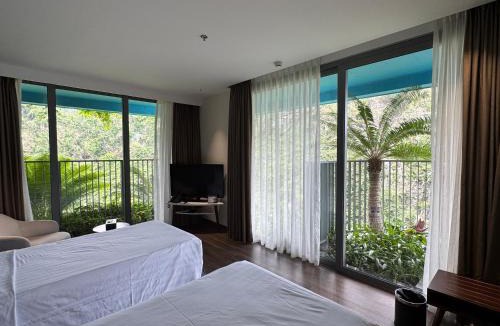 Cat Ba Apartment | Beachfront Paradise with Ocean & Mountain Views - Cat Ba Resort