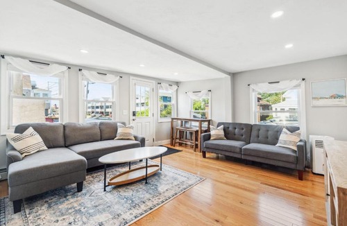 Salisbury Apartment | Beachfront Parking Salisbury Beach Retreat