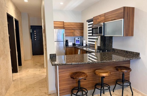Downtown Condo | Beachfront | Patio, Pool, BBQ & 1 Block to 5th Ave