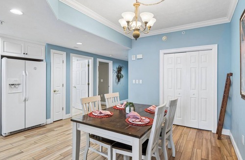 Lower Grand Lagoon Condo | Beachfront PCB Condo -Pet-Friendly -Free Beach Chairs -Treasure Island