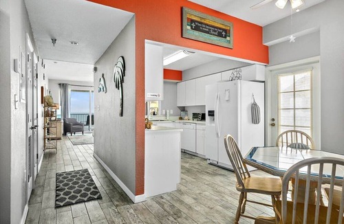 Palm Coast Apartment | Beachfront Penthouse with Balcony & Resort Pools