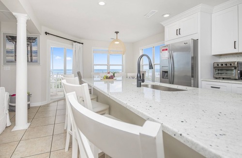 Garden City House | Beachfront-Pet Friendly-Heated Pool Apr to Oct